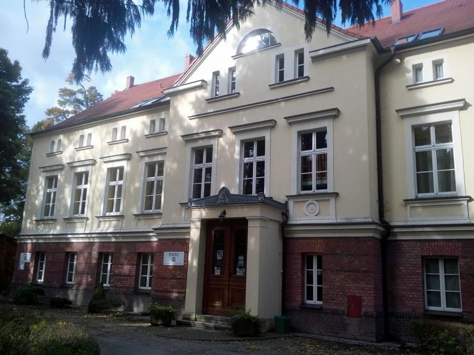 Stado Ogierow Sierakow Hotel Sierakow  Exterior photo